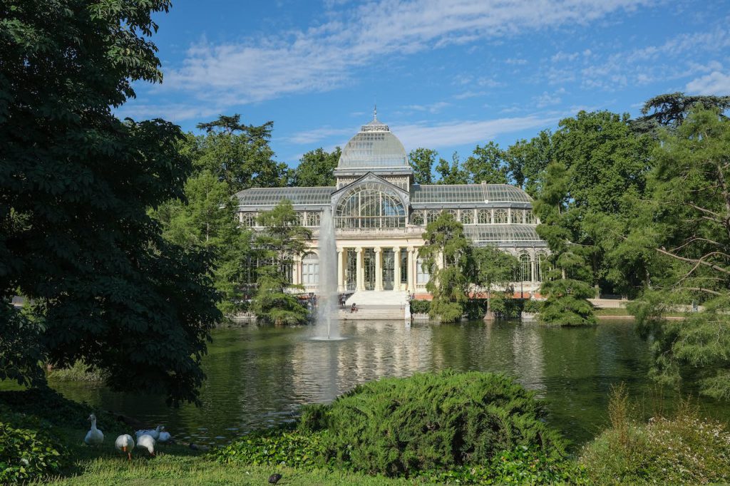 Buitenhuis met serre